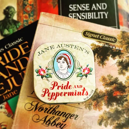 Vista 3 de The Unemployed Philosophers Guild Jane Austen Pride and Peppermints Mentas para el Aliento, 1 Lata, Peso Neto 0.4 oz (12g)