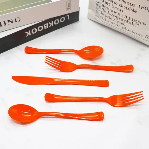 Vista 5 de Paquete de 300 cubiertos de plástico naranja, cubiertos de plástico naranja incluye 100 tenedores, 100 cucharas, 100 cuchillos para cumpleaños