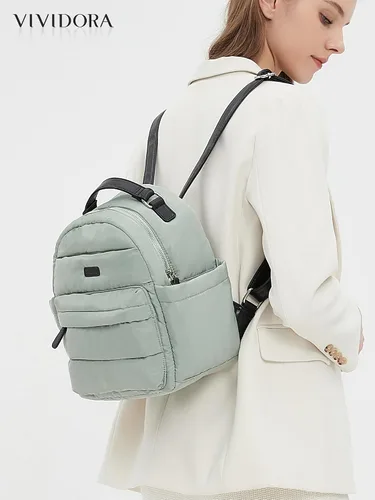 Vista 3 de Vividora Mini mochila acolchada para mujer, pequeña mochila acolchada de nailon ligero para viajes diarios, Gris Verde