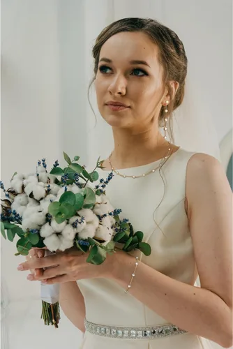 Vista 4 de Delicado conjunto de joyas de perlas para mujer, gargantilla de perlas sintéticas para novia, pulsera de perlas pequeñas, aretes largos de perlas