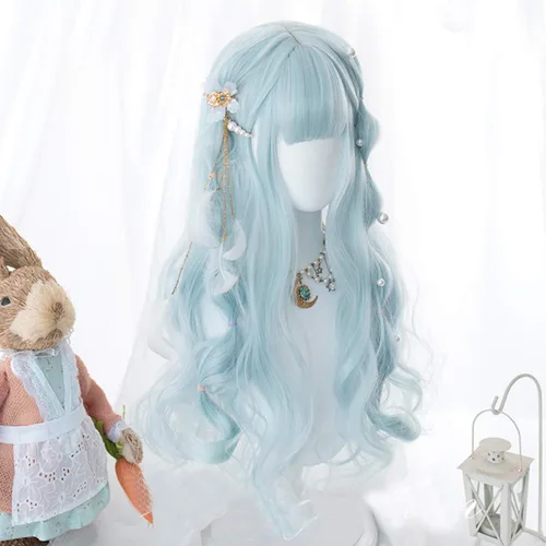 Vista 4 de Filuckyve Peluca de cosplay de 23.6 pulgadas de largo con flequillo, ondulada Harajuku, linda peluca para fiestas diarias para mujeres y niñas