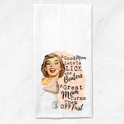 Vista 7 de Good Moms let their Kids Lick the Beaters, Great Moms Turn them Off First Funny Vintage 1950's Housewife Pin-up Girl Waffle Weave Toalla
