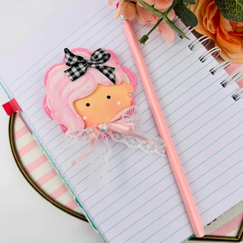 Vista 6 de Adorno hecho a mano para lápiz, adorno para bolígrafo, para niñas y amantes de la escritura, aplique en goma eva. adorable adorno de niña