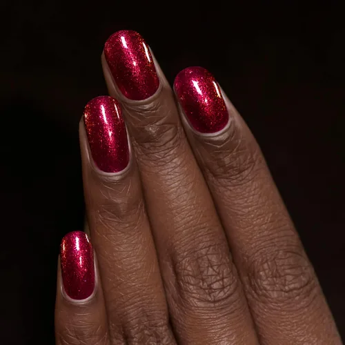 Vista 4 de ILNP Ruby - Esmalte de uñas rojo brillante con brillo vibrante