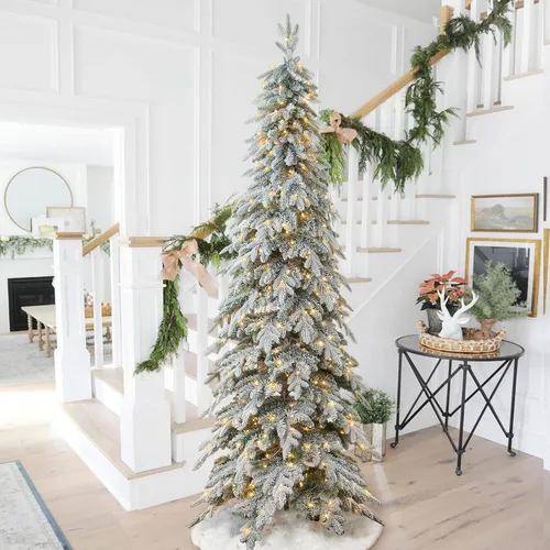 Vista 29 de Glitzhome - Árbol de Navidad artificial delgado preiluminado de 2.4 m, con ramas de pino Aspen Frostfall, soporte plegable de metal, 500 luces Aspen