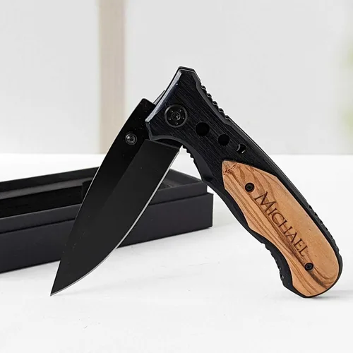 Vista 6 de Cuchillo de bolsillo con mango de madera grabado personalizado - Regalo personalizado para hombres