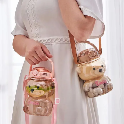 Vista 6 de Botella de agua Kawaii Bear a prueba de fugas con correa de hombro ajustable y extraíble para niños y niñas (café)