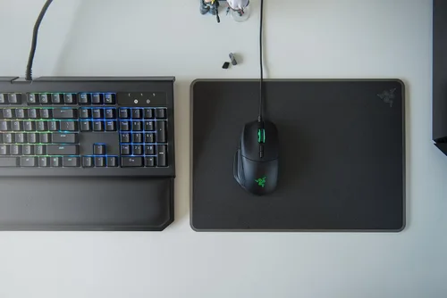 Vista 9 de Razer Ratón para juegos Basilisk Sensor óptico de 16.000 DPI - Iluminación Chroma RGB - 8 botones programables - Interruptores mecánicos