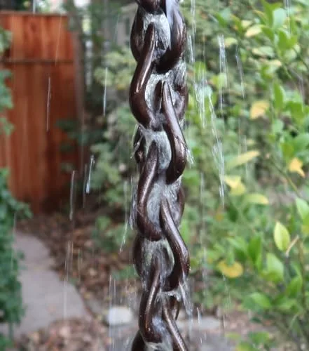 Vista 3 de Nutshell Stores Cadena de lluvia de gotas de aluminio fundido - Bronce - 6 pies