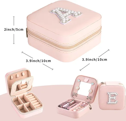 Vista 4 de Qncssk Joyero de viaje para mujeres y niñas, pequeño joyero organizador de almacenamiento con perlas con purpurina inicial - Mini elegante regalo