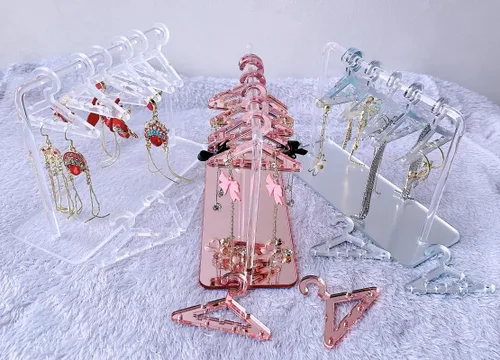 Vista 5 de XINZHIDA Perchero para aretes con 8 mini percheros, soporte de exhibición de acrílico para aretes, organizador de aretes colgantes para mujeres