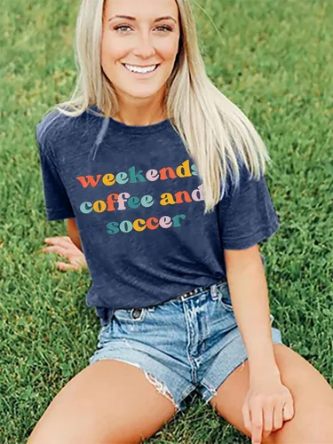 Vista 4 de Camiseta de fútbol para mamá, camiseta de fútbol para mujer, camiseta de fútbol de café para mujer, camiseta de fútbol divertida, regalo para mamá