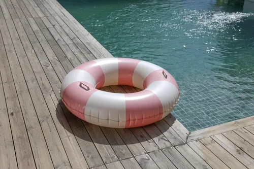 Vista 4 de Anillo de natación grande con asas para niños y adultos, tubos interiores de piscina clásicos a rayas de 35 pulgadas, flotadores inflables