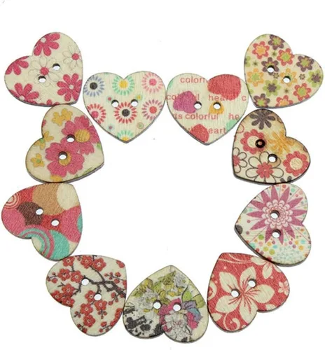 Vista 4 de AKOAK Paquete de 50 botones de madera con forma de corazón de melocotón y 2 agujeros, 0.984 in, estampado de flores, botones de costura de madera
