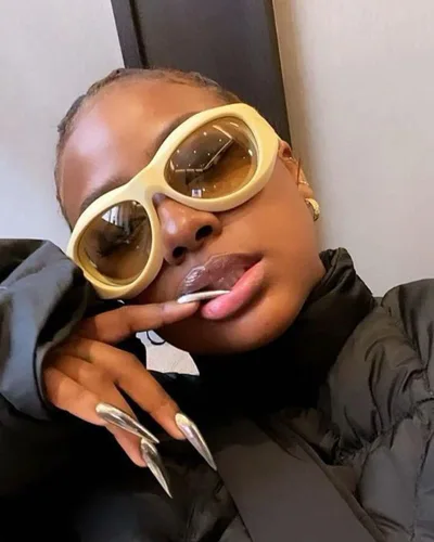 Vista 3 de SORVINO Gafas de sol ovaladas futuristas para mujeres y hombres, lentes envolventes de gran tamaño para mujeres y hombres, tonos beige y ros