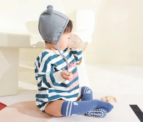 Vista 5 de Calcetines antideslizantes hasta la rodilla para bebé y niño, calcetines de tubo con agarres antideslizantes para bebés