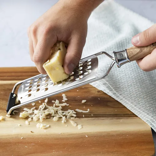 Vista 2 de Rae Dunn Everyday Collection - Juego de utensilios de cocina de madera y acero inoxidable, 7 piezas, herramientas de cocina con asas de madera
