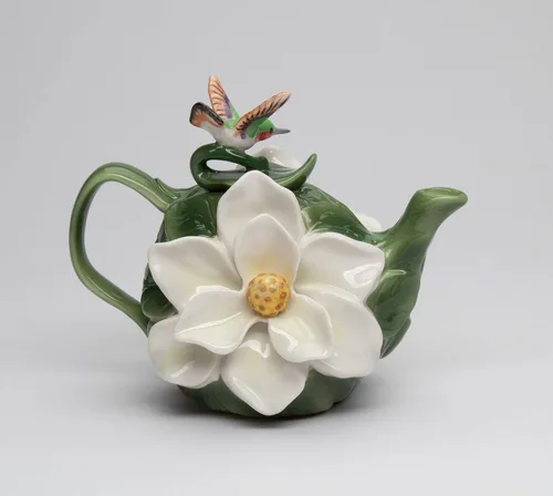 Vista 5 de Tetera de colibrí de porcelana fina con flor de magnolia, 6-1/8" L