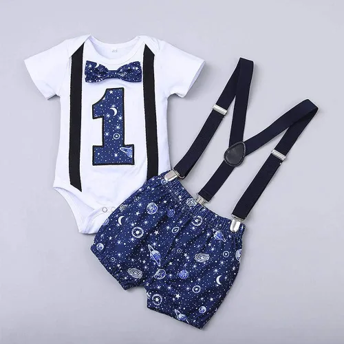 Vista 2 de IMEKIS Mameluco para bebé niño con diseño espacial para primer cumpleaños + pantalones cortos con tirantes, astronautas y accesorios para fotos