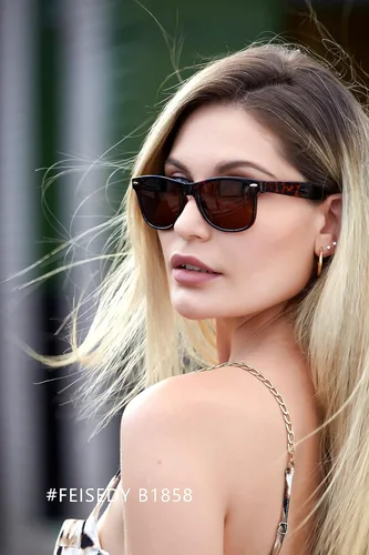 Vista 3 de FEISEDY Gafas de sol polarizadas retro para mujer, gafas de sol clásicas de los años 80, gafas de sol de moda UV400 B1858
