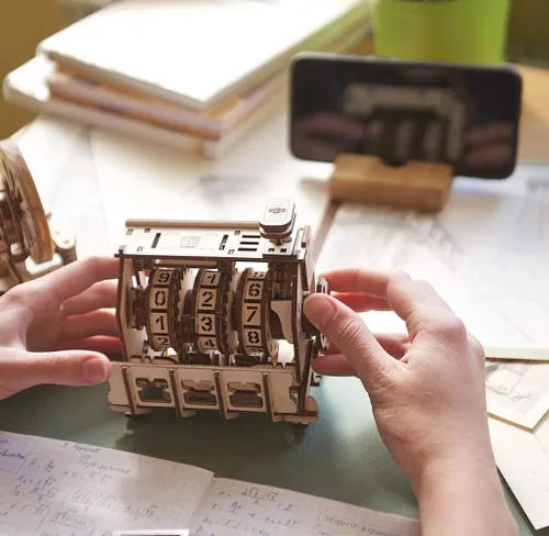Vista 9 de UGEARS STEM Lab Math Series - Rompecabezas 3D educativos e ingeniería únicos con aplicación (contador)