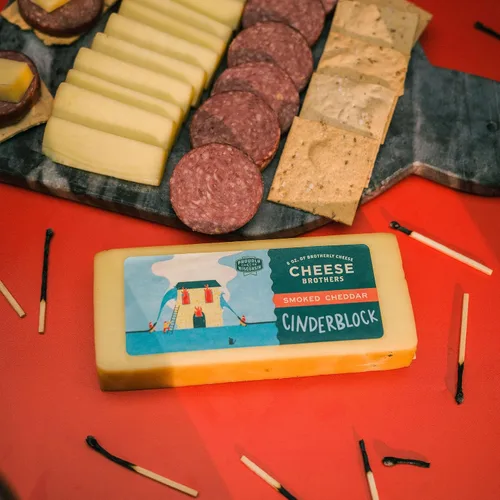 Vista 3 de Cheese Bros. Queso cheddar Hecho en Wisconsin (Cheddar ahumado, 12 unidades)