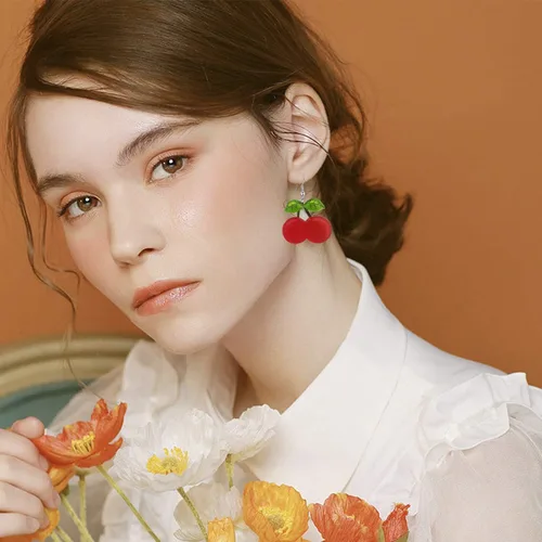 Vista 4 de DAMLENG Juego de 4 pares de aretes colgantes de resina brillante con diseño de frutas, ligeros, bonitos y bohemios, para mujeres y niñas, Resina