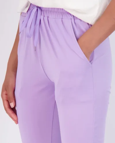 Vista 4 de Paquete de 3 pantalones capri suaves y sedosos para mujer, con puños, atléticos, cómodos, casuales, con bolsillos (disponible en tallas extragrandes)