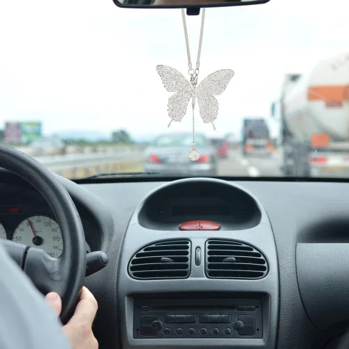 Vista 6 de MiOYOOW Adorno colgante de mariposa para automóvil, accesorio de espejo retrovisor con diamantes de imitación, ajuste universal, adorno colgante