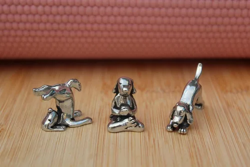 Vista 2 de Basic Spirit Juego de figuras de perro de yoga (Pewter)-Mini 3 piezas