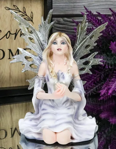 Vista 2 de Ebros Gift Estatuilla de bola de cristal con diseño de copos de escarcha arrodillada, oráculo de las estrellas, diseño de hadas de invierno