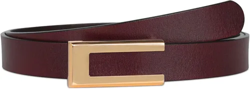 Vista 416 de Cinturón de cuero clásico con hebilla de metal para mujer con vestido de jeans