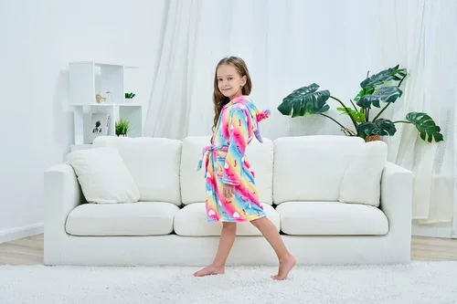 Vista 3 de NewPlush Albornoces unisex de franela con capucha y unicornios para niñas