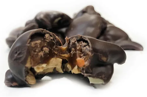 Vista 2 de It's Delish - Racimos de caramelo de macadamia gourmet con chocolate negro de It's Delish, 1 libra