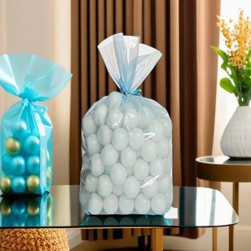 Vista 3 de Bolsas de plástico de celofán azul bebé para fiestas - 11.5" x 5" (30 unidades) Perfectas para regalos, dulces, golosinas