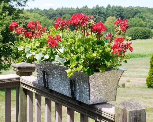 Vista 5 de Achla Designs Macetero galvanizado en relieve para ventana de flores, 24 pulgadas
