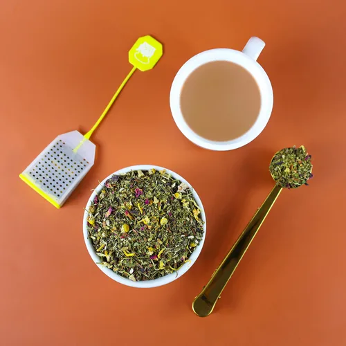Vista 8 de The Whistling Kettle's Vanilla Zanahoria Cake Tea – Té Rooibos sin cafeína rico y sabroso con zanahoria, pasas y canela, 4 onzas (64 porciones)