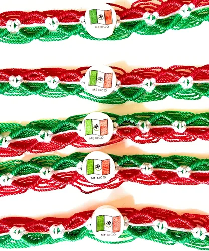 Vista 2 de Cinco pulseras de la amistad con la bandera de México, color tricolor, rojo, verde, blanco, Sin gemas.