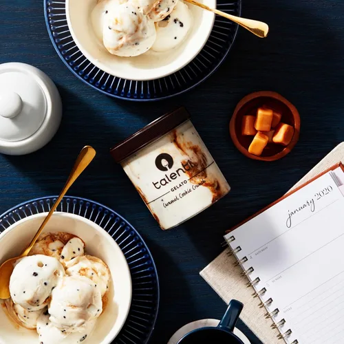 Vista 5 de Talenti Gelato para un delicioso postre congelado Caramelo Cookie Crunch hecho con ingredientes 1 pinta