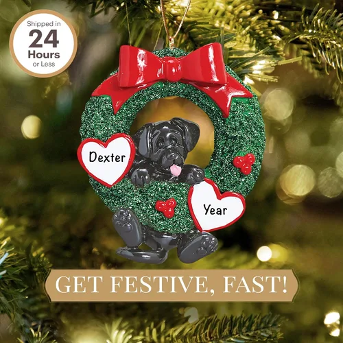 Vista 2 de Adorno de perro Labrador negro personalizado 2026 Personalizado las 24 horas, adornos de Navidad para mascotas grabados con láser para árbol