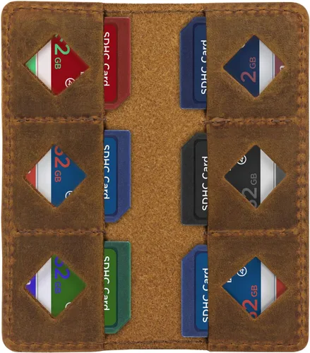 Vista 2 de MegaGear Tarjetero SD de cuero con 12 ranuras para tarjetas Camello