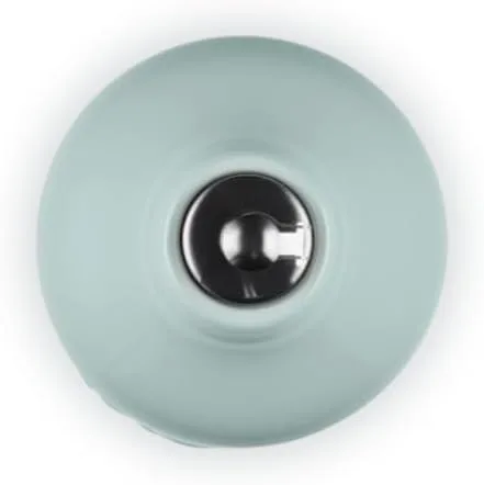 Vista 4 de Le Creuset - Botella de cerámica Colección Olive Branch para aceite, 20 onzas, Sal marina Sea Salt