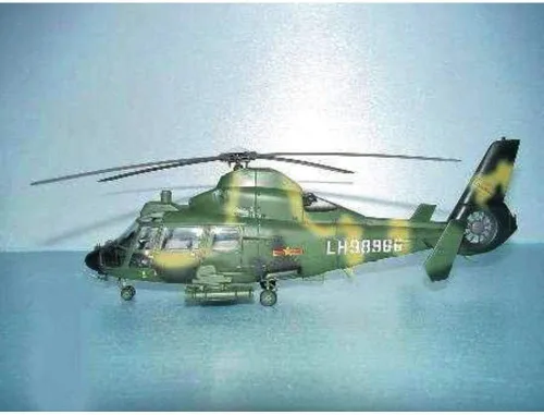 Vista 2 de Trumpeter Kit modelo de helicóptero armado Z-9G