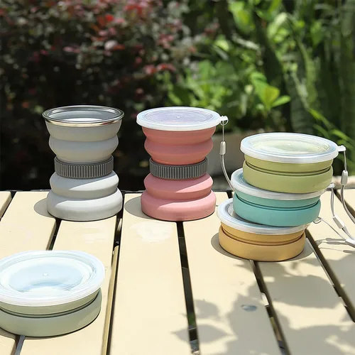 Vista 3 de IYYI Taza de viaje plegable, taza plegable de 10.5 onzas con tapa, tazas plegables de silicona para camping, senderismo, al aire libre, viajes, taza