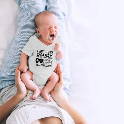 Vista 22 de CBTwear Proof Daddy Does Not Play Video Games All the Time – Ropa de bebé – Divertido body para recién nacido para niños y niñas