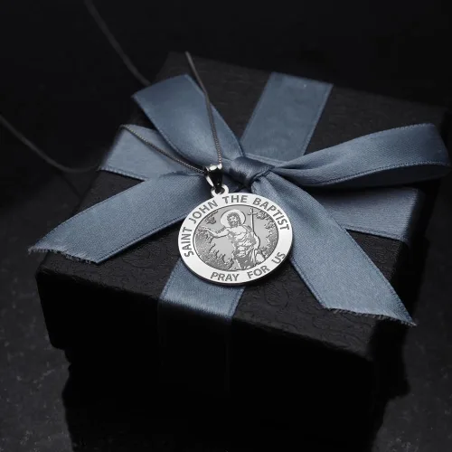 Vista 7 de PicturesOnGold.com Medalla religiosa de San Juan Bautista, tamaño de níquel de 34 pulgadas, plata de ley, joyería de protección, regalos cristianos