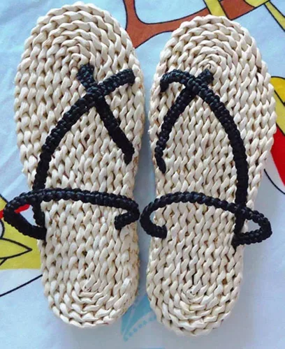 Vista 3 de Sandalias de paja hechas a mano con chanclas de playa, para cosplay