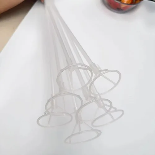 Vista 4 de Juego de 36 palos grandes de 16.92 pulgadas para globos transparentes con copas, soportes largos reutilizables para globos de 10 a 30 pulgadas