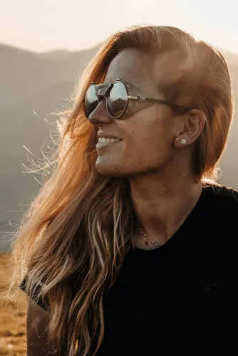 Vista 2 de Julbo Gafas de sol Vermont Glacier para hombres y mujeres con protectores laterales de cuero para senderismo, esquí, senderismo - 100% protección UV