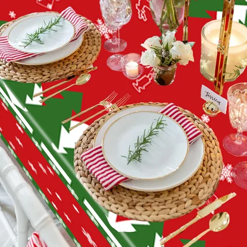 Vista 3 de Mantel de Navidad desechable, mantel de plástico para Navidad, color rojo, verde, blanco, mantel de árbol de renos y copos de nieve para decoración